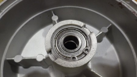 Vorderradnabe: Neues Lager rechts